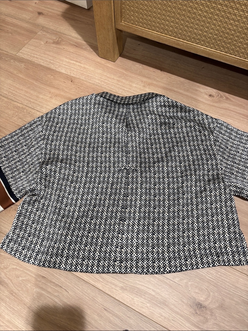 Evereve Black & White Short-Sleeve Button-Down with Brown Stripe Cuffs - Picture 4 of 4